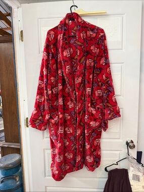 Vera Bradley Red Floral Plush Robe with Tie